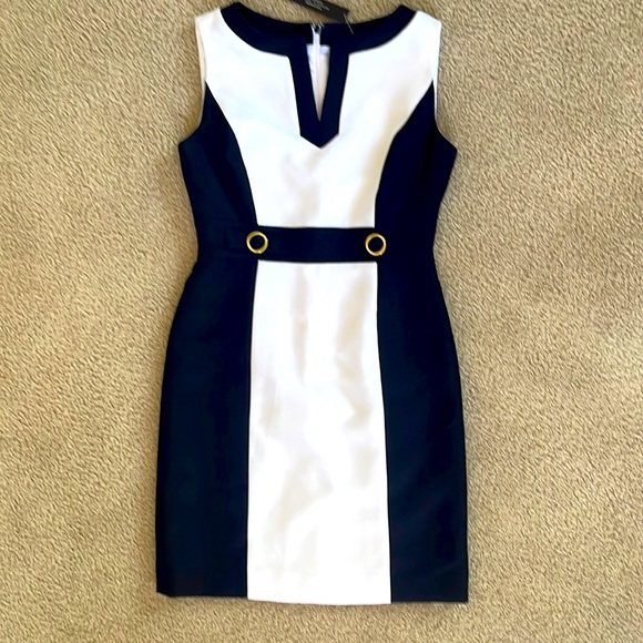 Tahari Dresses & Skirts - Tahari black/white sleeveless size 6 dress v-neck Gold hardware 100% polyester
